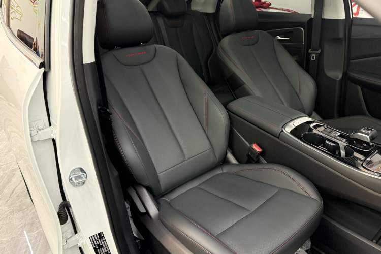 Used FORTHING T5 EVO 2021 1.5TD DCT Diamond Edition Right Front Seat