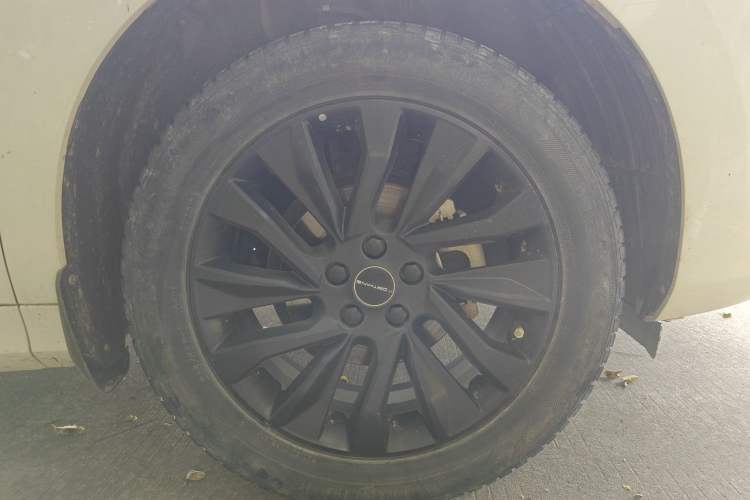 Used FORTHING T5 EVO 2021 1.5TD DCT Platinum Edition Right Front Wheel Hub