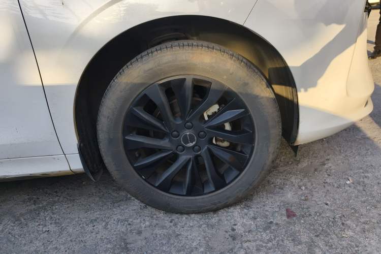 Used FORTHING T5 EVO 2021 1.5TD DCT Diamond Edition Right Front Wheel Hub