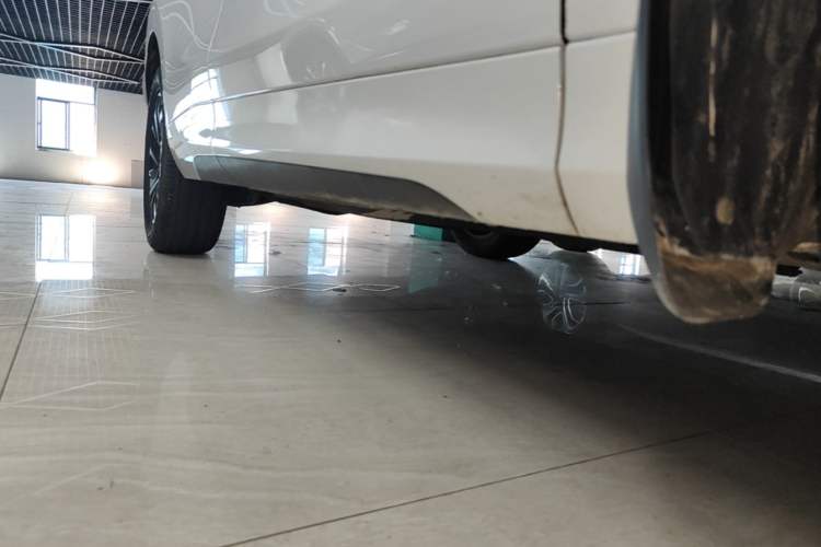 Used FORTHING T5 EVO 2021 1.5TD DCT Diamond Edition Right Side Sill