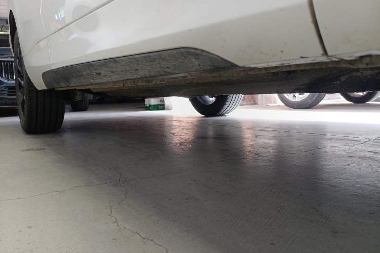 Used FORTHING T5 EVO 2021 1.5TD DCT Diamond Edition Right Side Sill