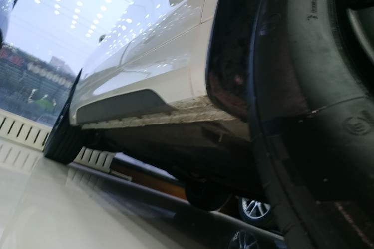 Used FORTHING T5 EVO 2021 1.5TD DCT Diamond Edition Right Side Sill