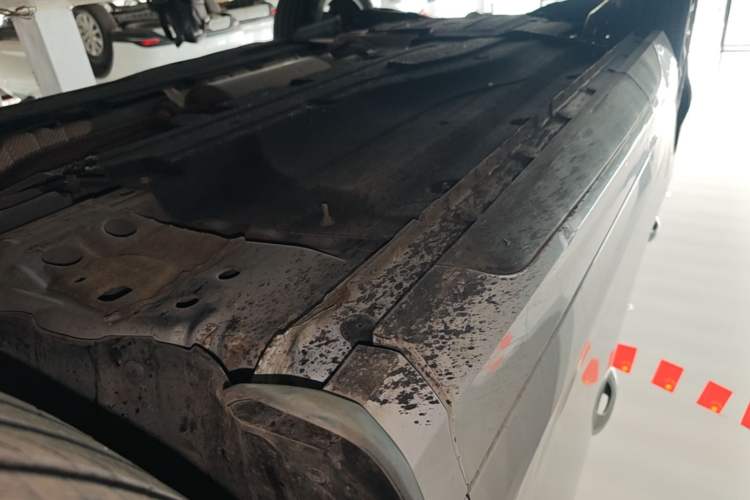 Used FORTHING T5 EVO 2021 1.5TD DCT Diamond Edition Right Side Sill