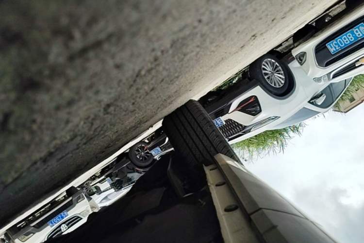 Used FORTHING T5 EVO 2021 1.5TD DCT Diamond Edition Right Side Sill