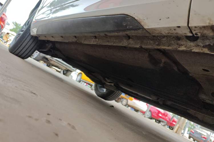Used FORTHING T5 EVO 2021 1.5TD DCT Diamond Edition Right Side Sill