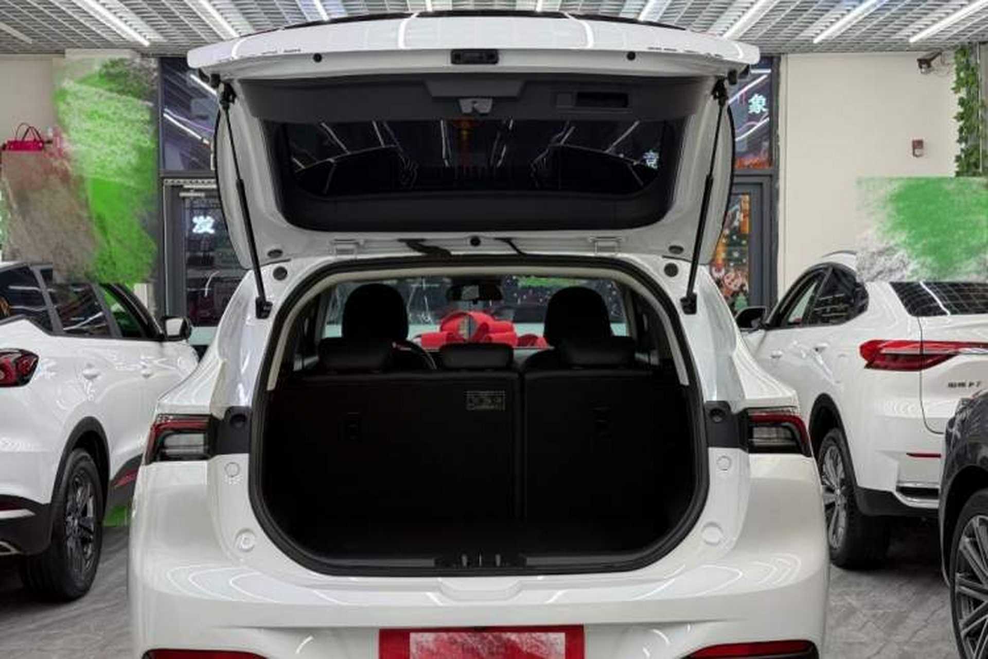 Used FORTHING T5 EVO 2021 1.5TD DCT Diamond Edition Trunk