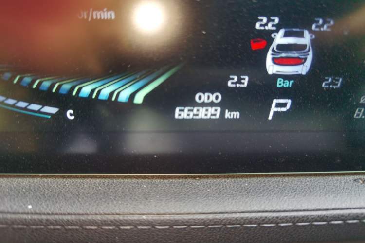 Used FORTHING T5 EVO 2023 1.5TD DCT Diamond Edition Odometer Close Up