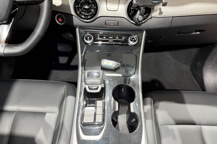 Used FORTHING T5 EVO 2024 1.5TD DCT Starry Edition Interior 10