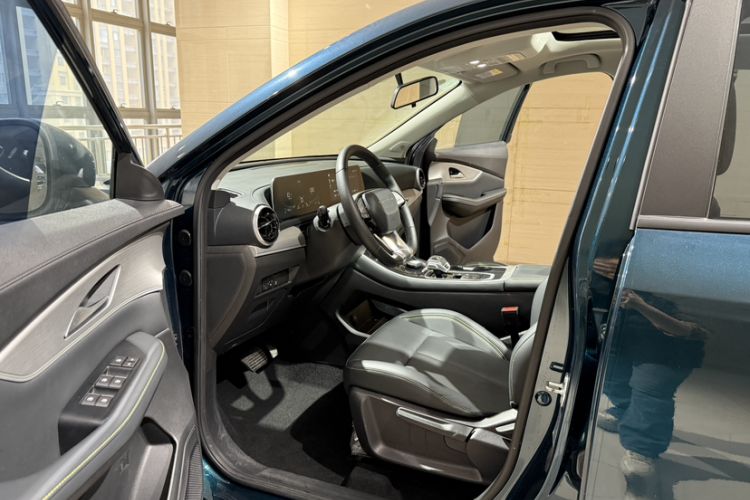 Used FORTHING T5 EVO 2024 1.5TD DCT Starry Edition Interior 4
