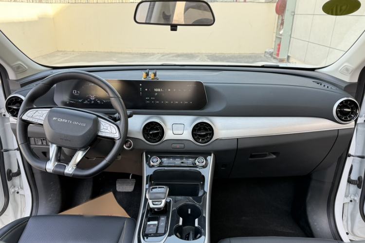 Used FORTHING T5 EVO 2024 1.5TD DCT Starry Edition Interior 3