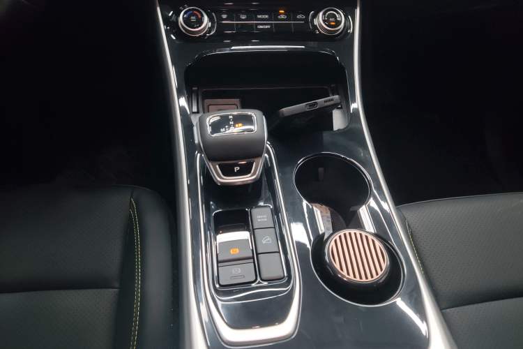 Used FORTHING T5 EVO 2024 1.5TD DCT Starry Edition Interior 4