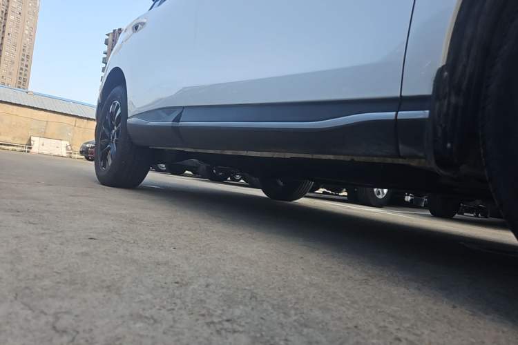 Used FORTHING T5 EVO 2024 Kungbiao Edition 1.5TD DCT Platinum Model Right Side Sill