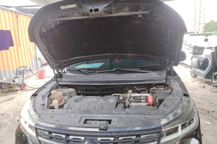 Used FORTHING T5L 2019 1.5T CVT Luxury 7-Seater Engine Bay