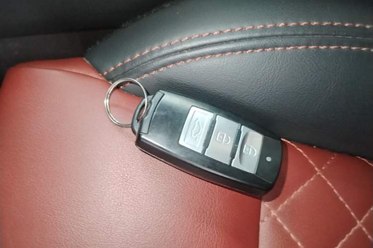 Used FORTHING T5L 2019 1.5T CVT Luxury 7-Seater Vehicle Key