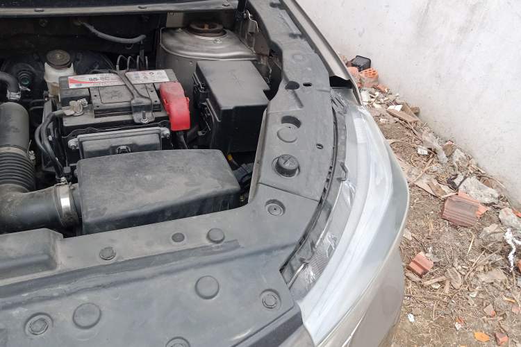 Used FORTHING T5L 2019 1.5T CVT Luxury 7-Seater Engine Bay Left