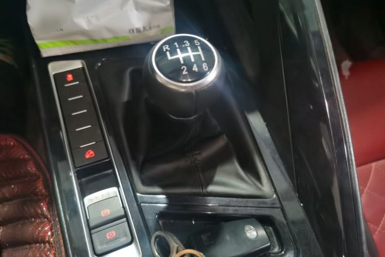 Used FORTHING T5L 2019 1.8T Manual Luxury 5-Seater Gear Lever