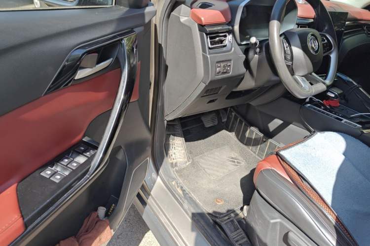 Used FORTHING T5L 2019 1.6TD DCT Luxury 7-Seater Driver Seat