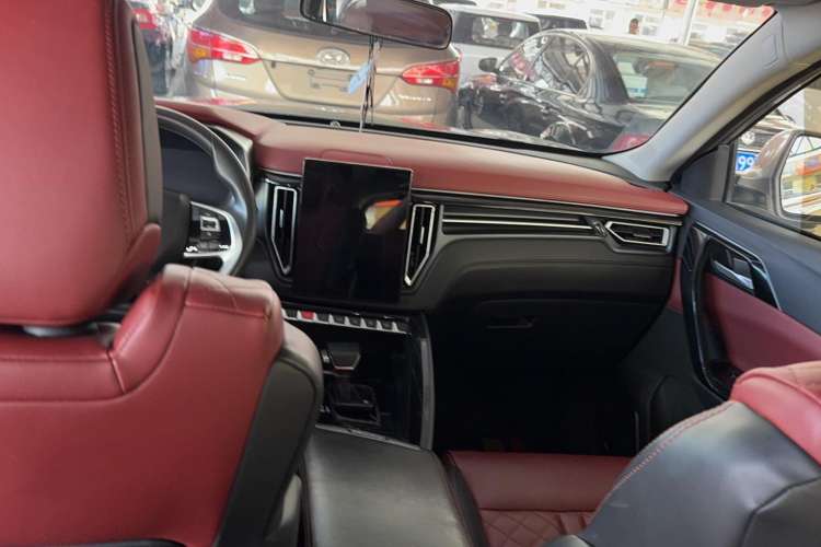 Used FORTHING T5L 2019 1.5T CVT Luxury 7-Seater Interior 3