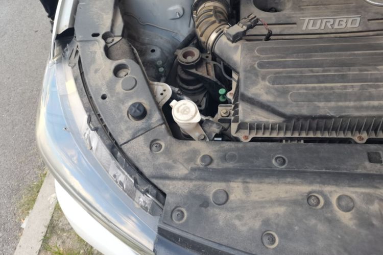 Used FORTHING T5L 2019 1.8T Manual Luxury 7-Seater Engine Bay Right