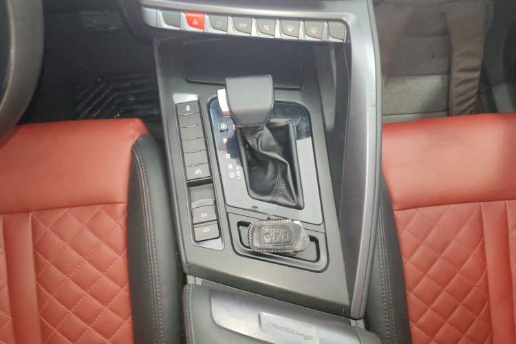 Used FORTHING T5L 2019 1.6TD DCT Luxury 7-Seater Gear Lever