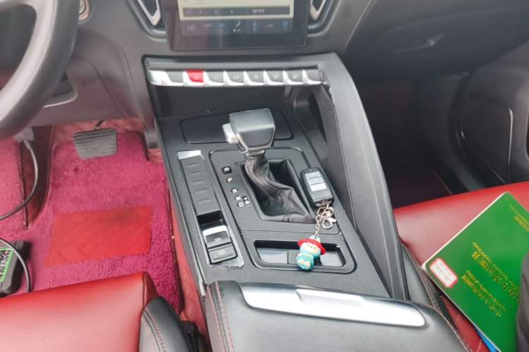 Used FORTHING T5L 2019 1.5T CVT Luxury 7-Seater Gear Lever