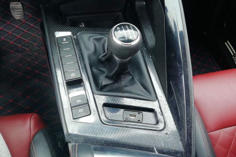 Used FORTHING T5L 2019 1.8T Manual Luxury 7-Seater Gear Lever