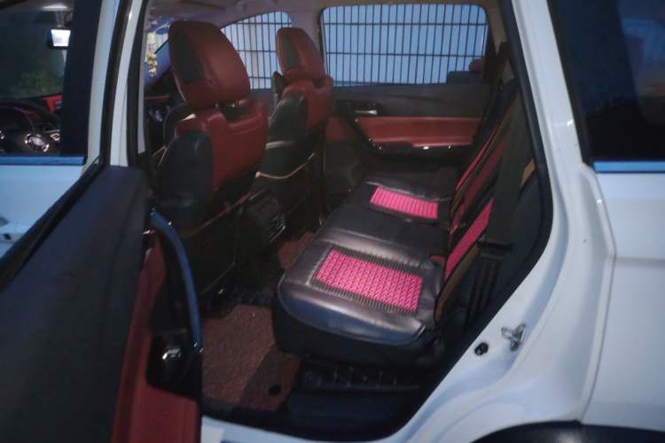 Used FORTHING T5L 2019 1.5T CVT Luxury 7-Seater Left Rear Seat
