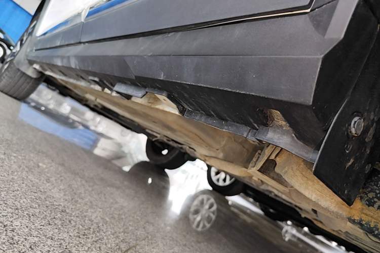 Used FORTHING T5L 2019 1.5T CVT Luxury 7-Seater Left Side Sill
