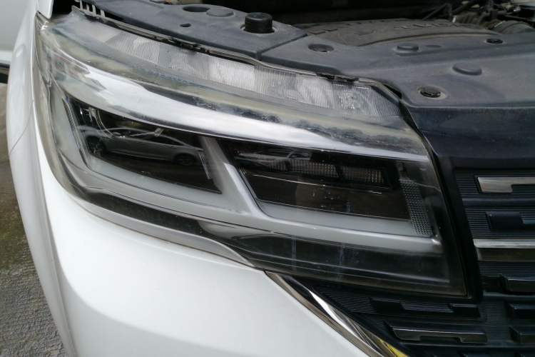 Used FORTHING T5L 2019 1.6TD DCT Luxury 7-Seater Right Front Headlight