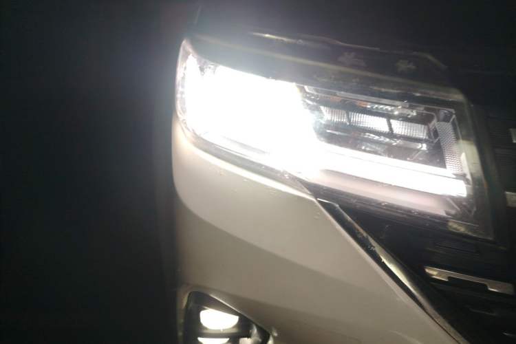 Used FORTHING T5L 2019 1.5T CVT Luxury 7-Seater Right Front Headlight