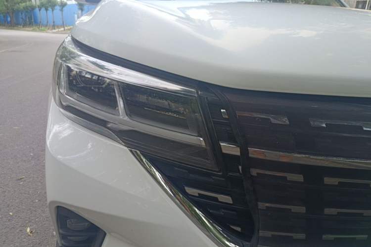 Used FORTHING T5L 2019 1.5T CVT Luxury 7-Seater Right Front Headlight