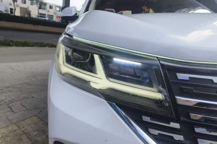 Used FORTHING T5L 2019 1.6TD DCT Luxury 7-Seater Right Front Headlight