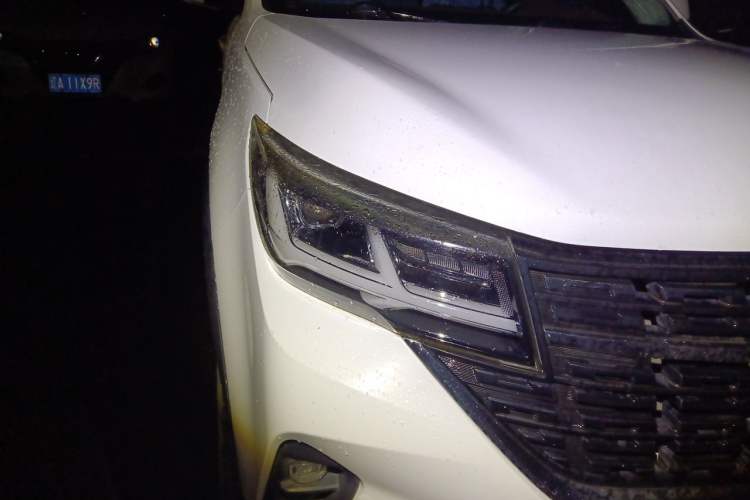 Used FORTHING T5L 2019 1.5T CVT Luxury 7-Seater Right Front Headlight