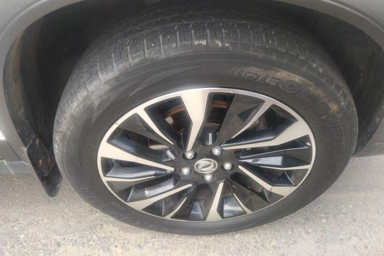 Used FORTHING T5L 2019 1.5T CVT Luxury Model 5 Seats Right Front Wheel Hub