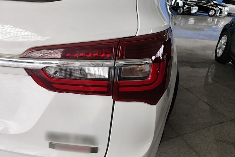 Used FORTHING T5L 2019 1.5T CVT Luxury 7-Seater Right Rear Taillight