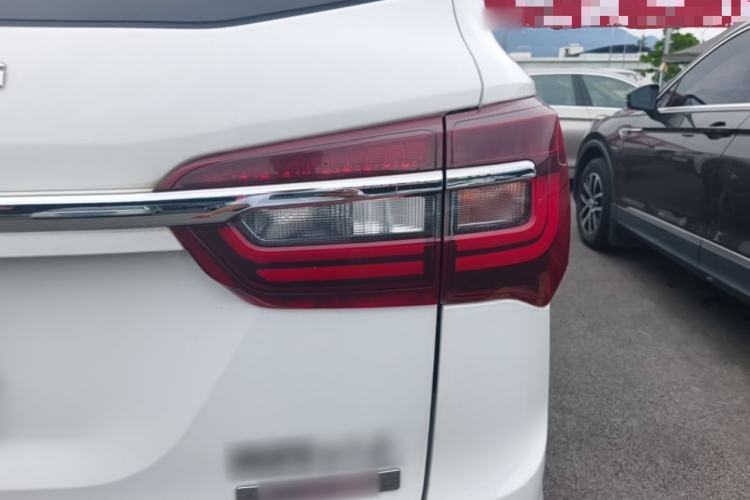 Used FORTHING T5L 2019 1.5T CVT Luxury 7-Seater Right Rear Taillight