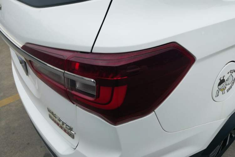 Used FORTHING T5L 2019 1.8T Manual Luxury 7-Seater Right Rear Taillight