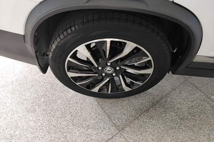 Used FORTHING T5L 2019 1.5T CVT Luxury 7-Seater Right Rear Wheel Hub