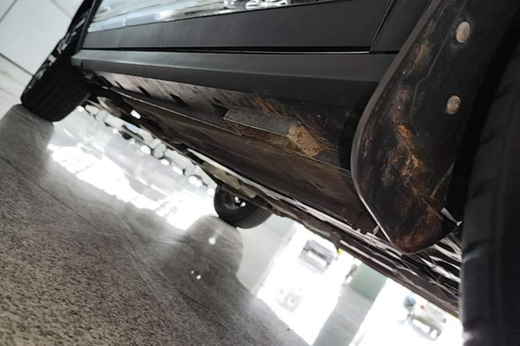 Used FORTHING T5L 2019 1.5T CVT Luxury 7-Seater Right Side Sill