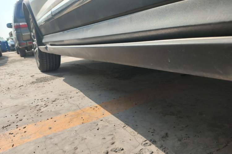 Used FORTHING T5L 2019 1.5T CVT Luxury 7-Seater Right Side Sill