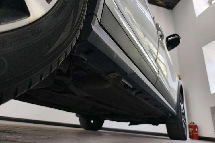 Used FORTHING T5L 2019 1.6TD DCT Luxury 7-Seater Right Side Sill