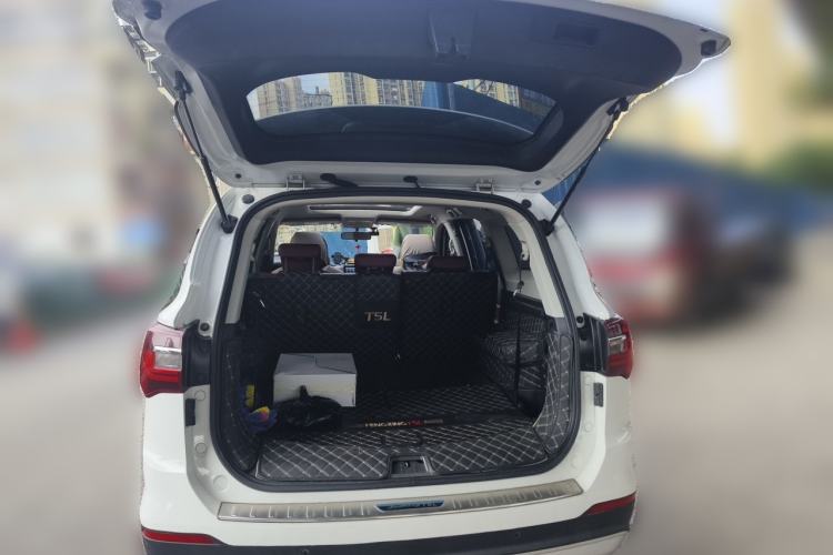 Used FORTHING T5L 2019 1.6TD DCT Luxury 7-Seater Trunk
