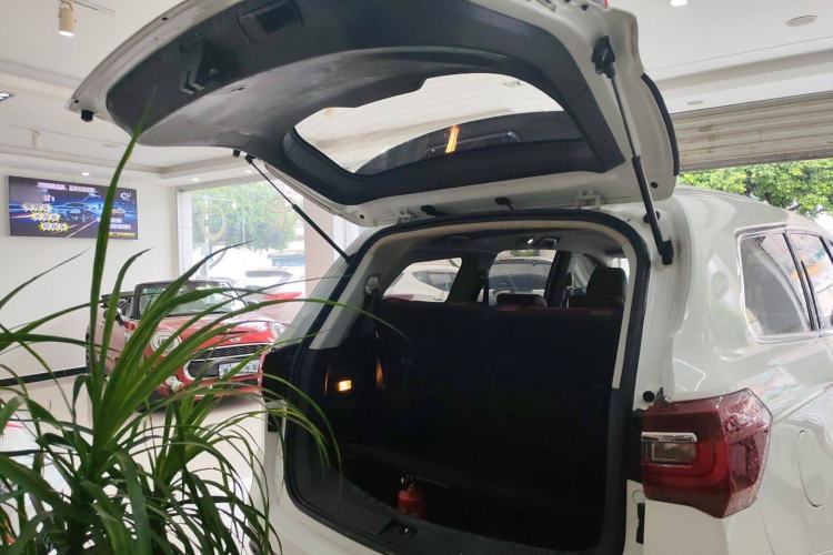 Used FORTHING T5L 2019 1.6TD DCT Luxury 7-Seater Trunk