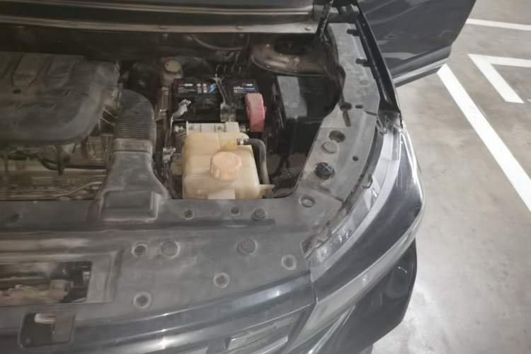Used FORTHING T5L 2020 1.5T Automatic Luxury 7-Seater China VI Standard Engine Bay Left