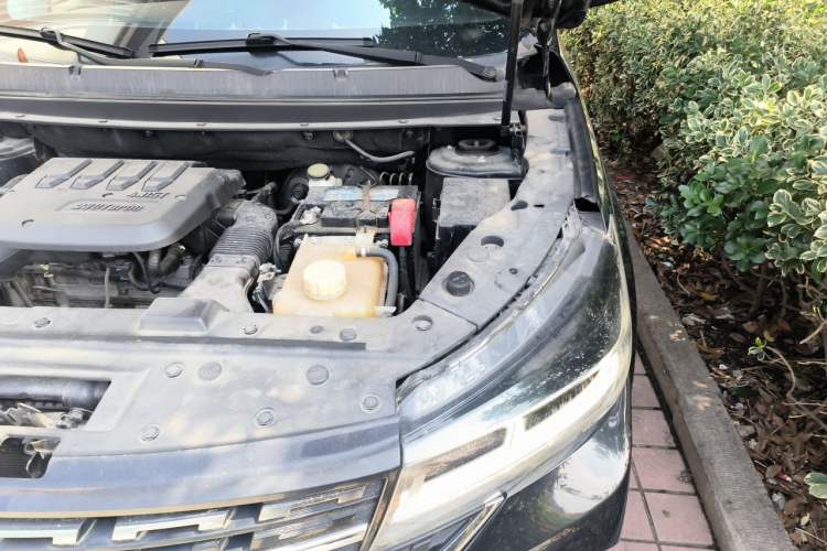 Used FORTHING T5L 2020 1.5T Automatic Luxury 7-Seater China VI Standard Engine Bay Left