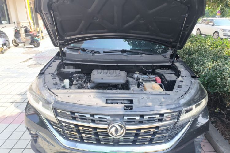 Used FORTHING T5L 2020 1.5T Automatic Luxury 7-Seater China VI Standard Engine Bay