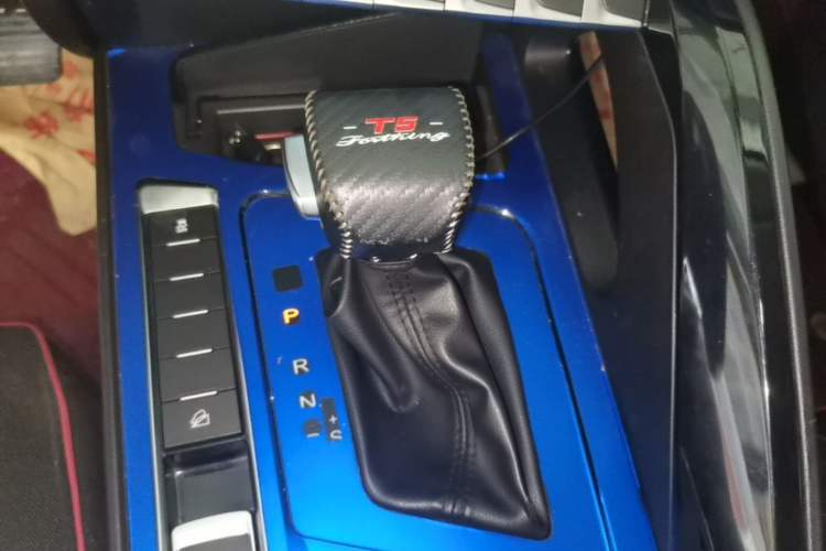 Used FORTHING T5L 2020 1.5T Automatic Luxury 7-Seater China VI Standard Gear Lever