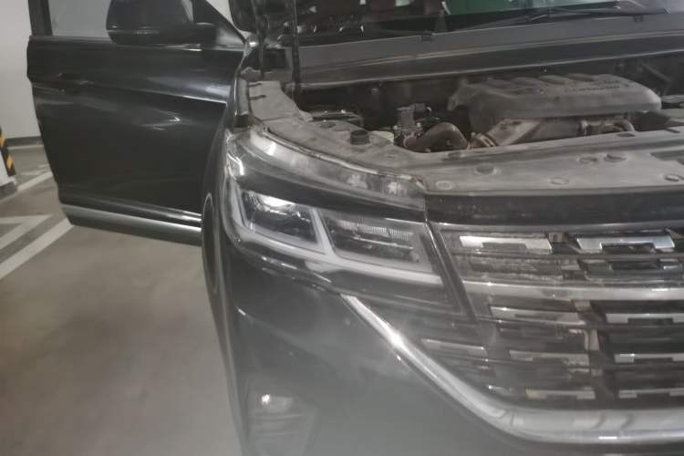 Used FORTHING T5L 2020 1.5T Automatic Luxury 7-Seater China VI Standard Right Front Headlight