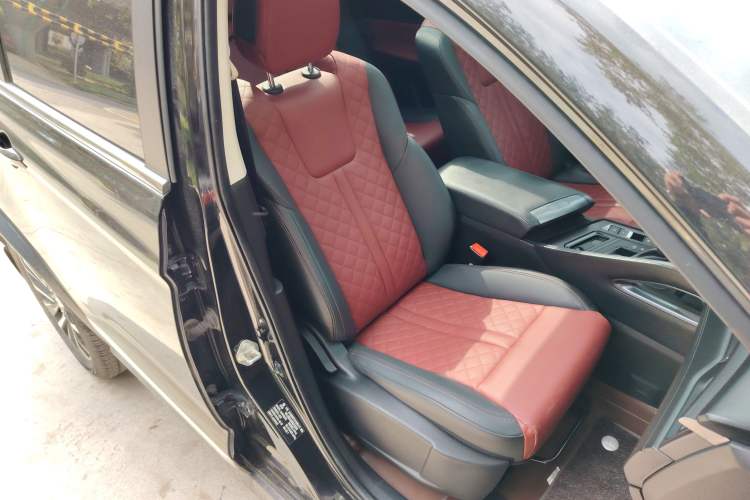 Used FORTHING T5L 2020 1.5T Automatic Luxury 7-Seater China VI Standard Right Front Seat