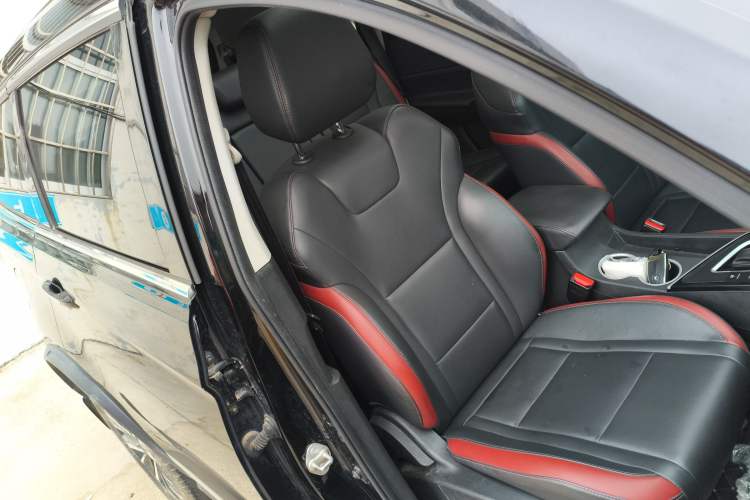 Used FORTHING T5L 2020 1.5T Automatic Luxury 7-Seater China VI Standard Right Front Seat